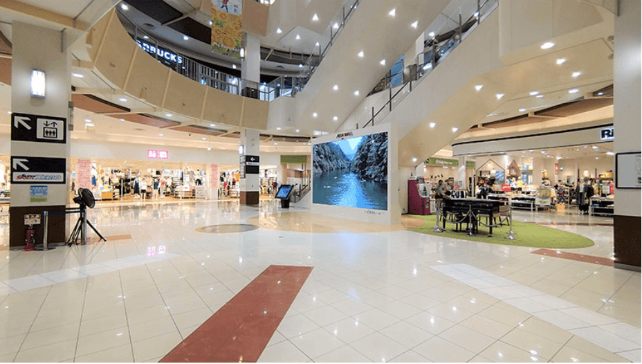 1F メインコート