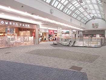 2F ローリーズファーム前