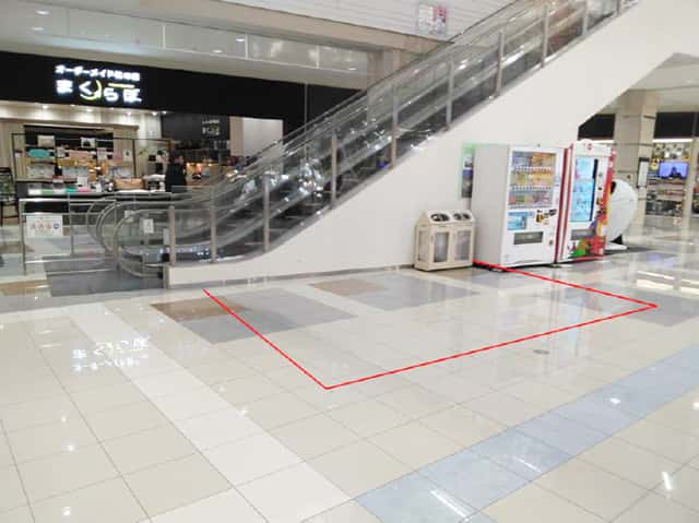 西館1階メロディコート 1 時宝館前