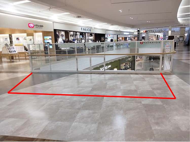 西館2階センターブリッジ