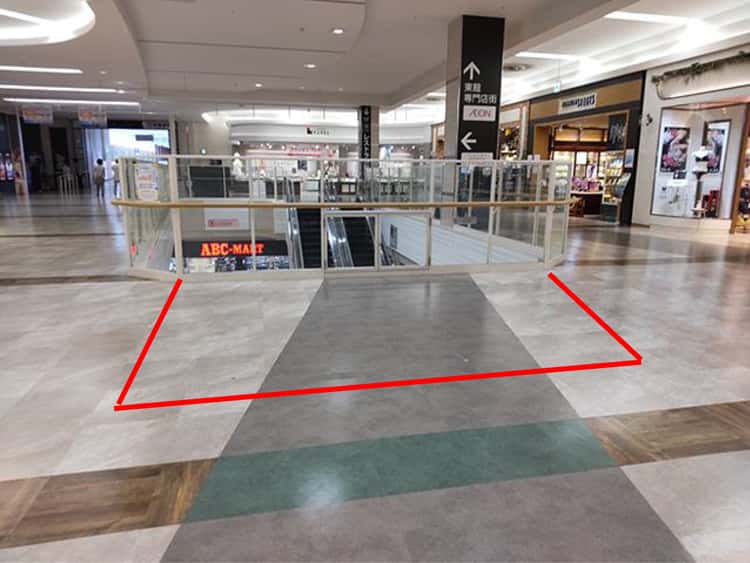 西館2階イーストブリッジ