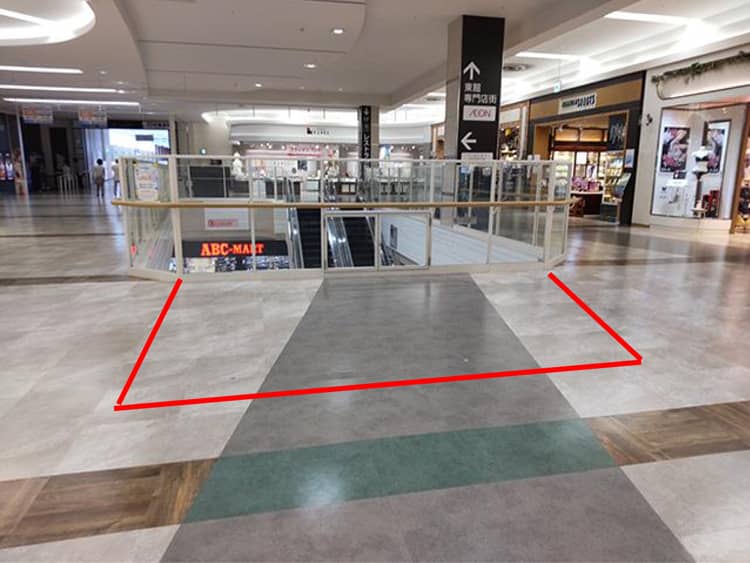 西館2階イーストブリッジ