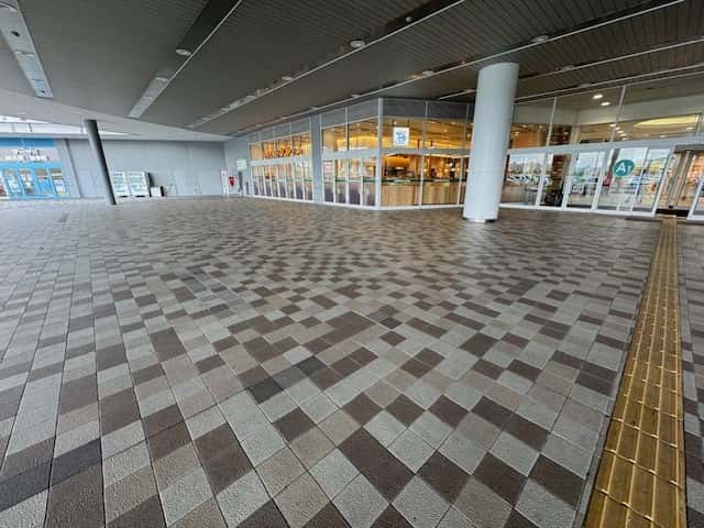 メインプラザ入口