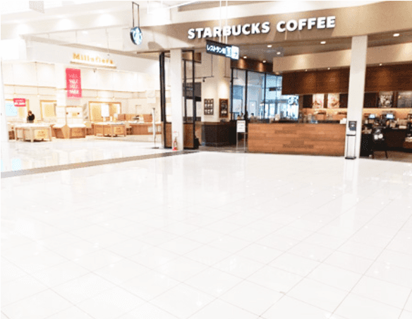セントラルコート横(スタバ前)