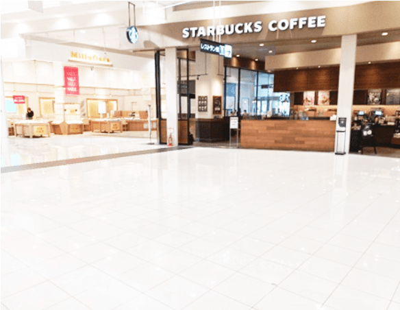 セントラルコート横(スタバ前)