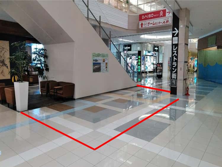 西館1階ビレッジコート