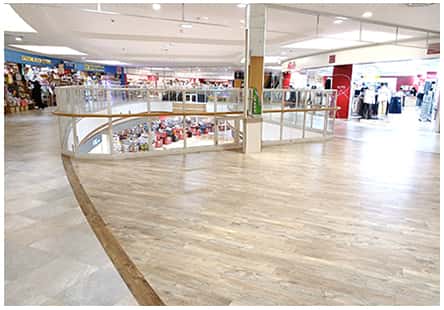 専門店2F 中央エスカレーター