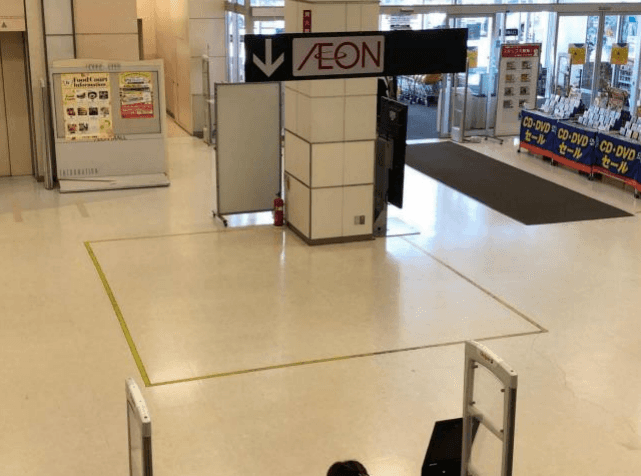 1Fフードコート横(衣料品側入口催事場)