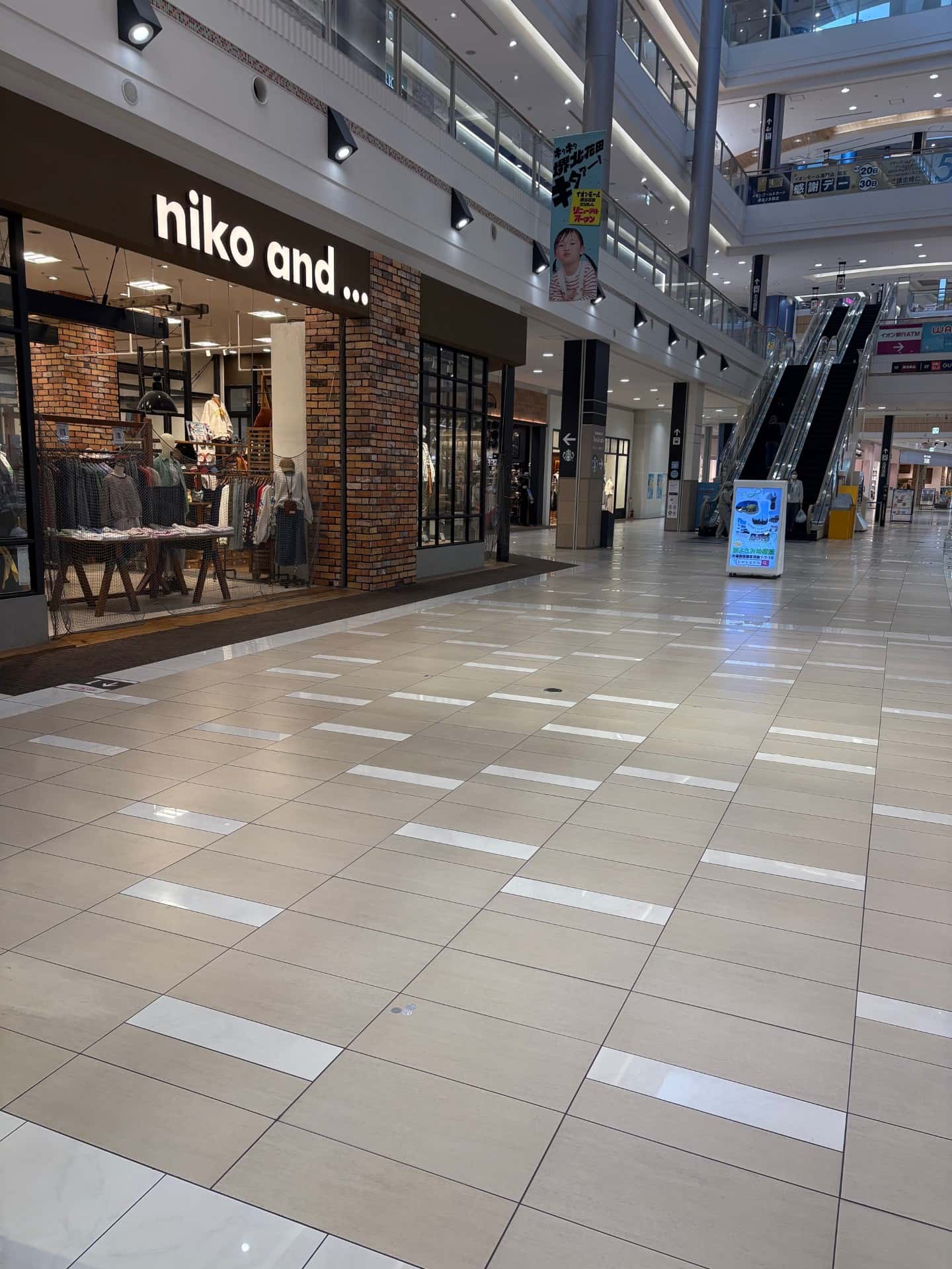 通路② ニコアンド前