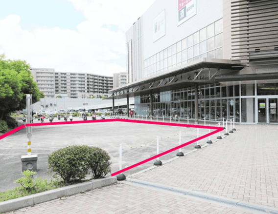 1F 駅側イベント広場(屋外)