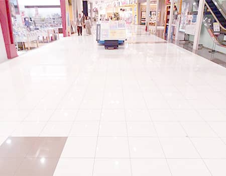 E通路(無印良品前)
