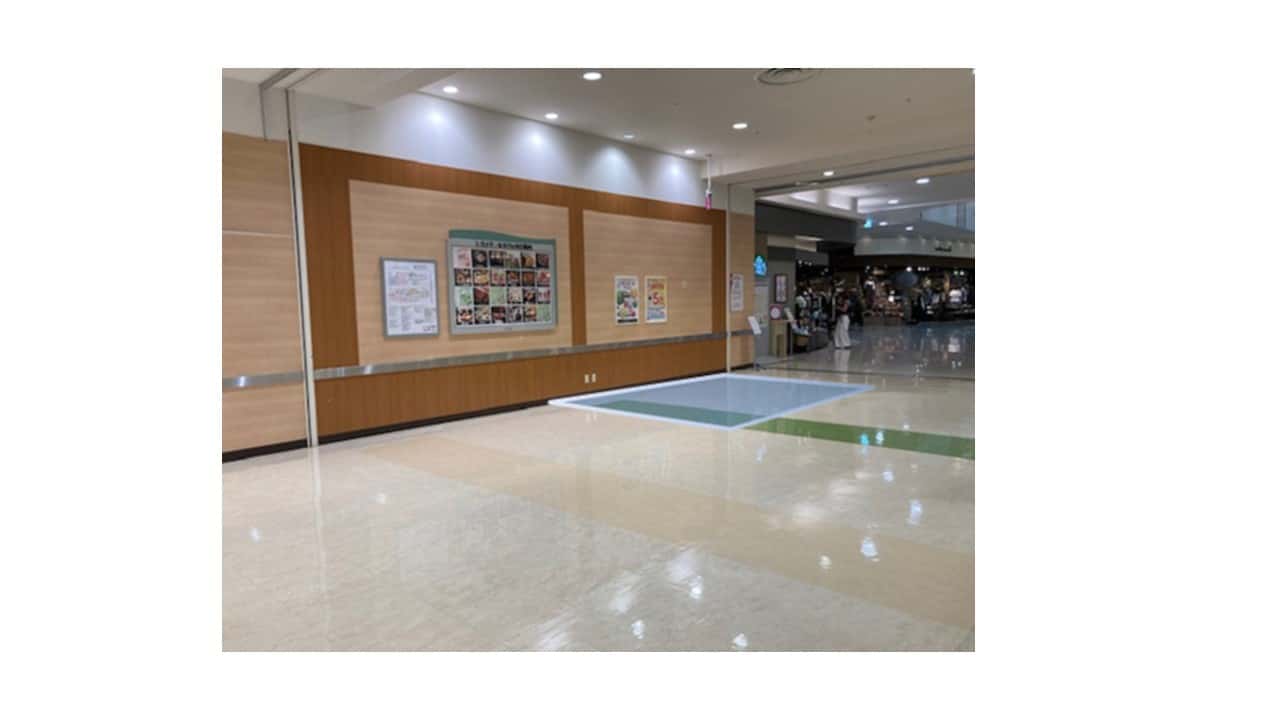 1Fスターバックスコーヒー横