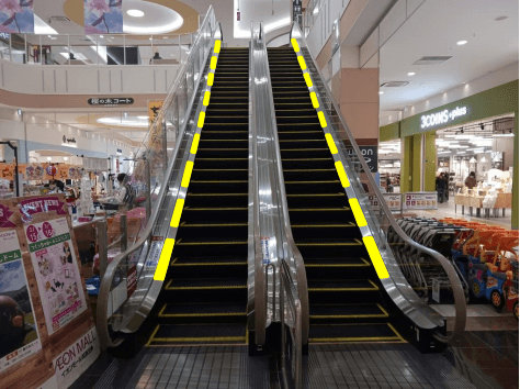 樫の木コートエスカレーター