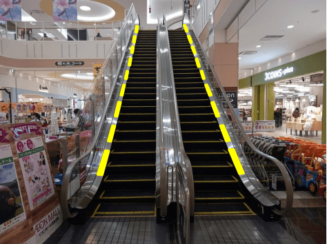 樫の木コートエスカレーター