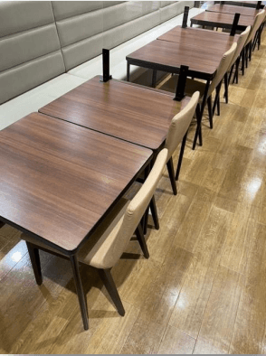 モール内広告 フードコートテーブルシール1