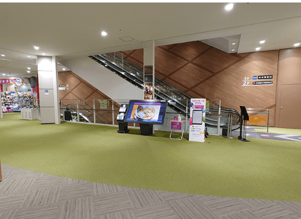 ふじさんエスカレーター前(2F)