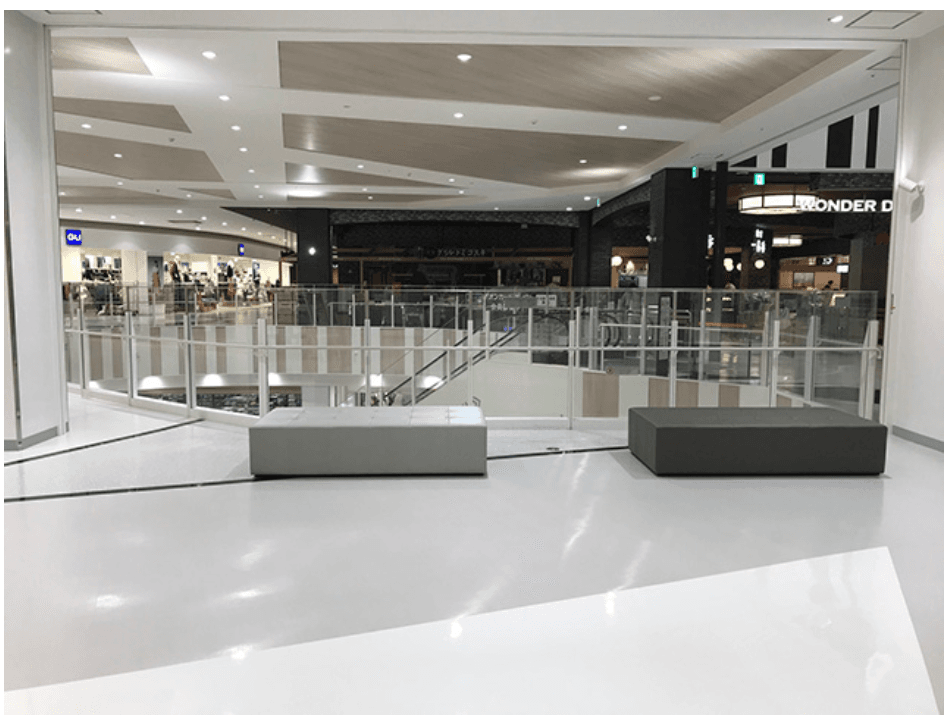 2階ノースコート吹き抜け(ユニクロ前)