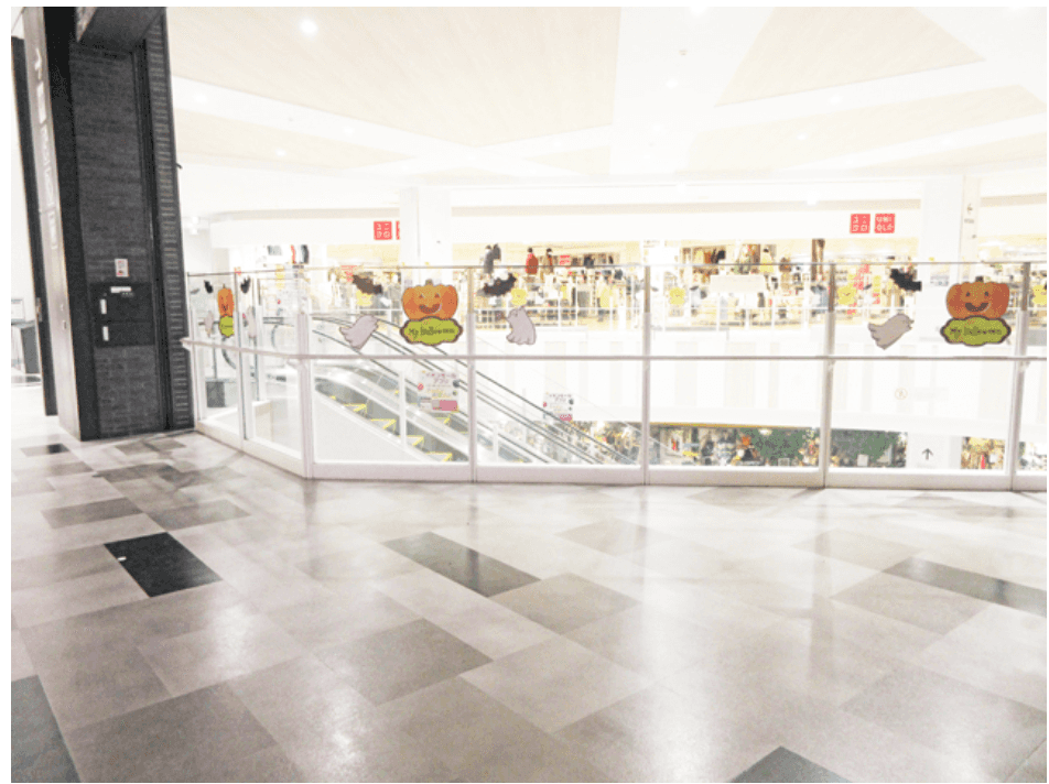 2階ノースコート吹き抜け(ミスタードーナツ前)