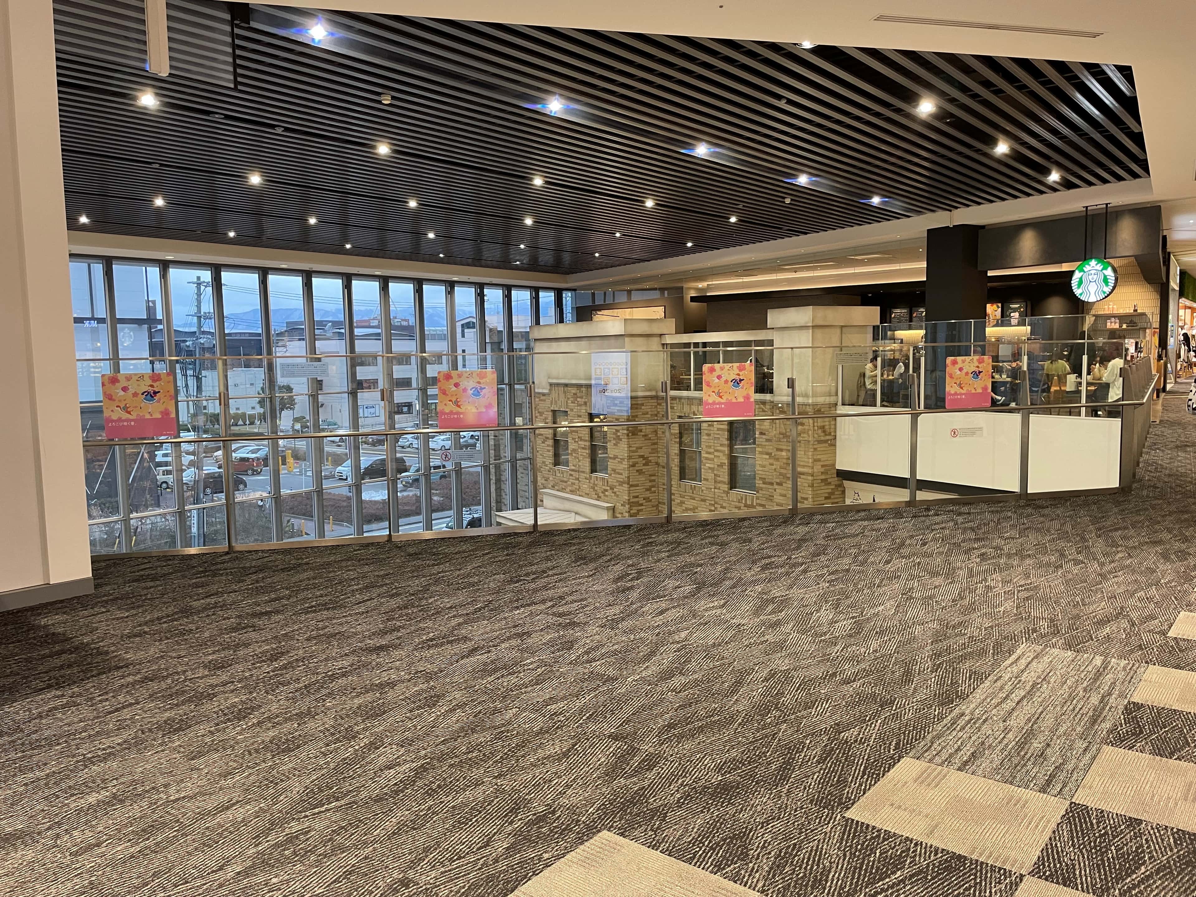 晴庭2F インフォメーション横きらめきコート側三角地帯