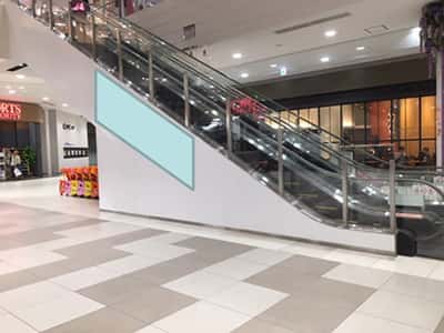 モール内広告 エスカレーター側面