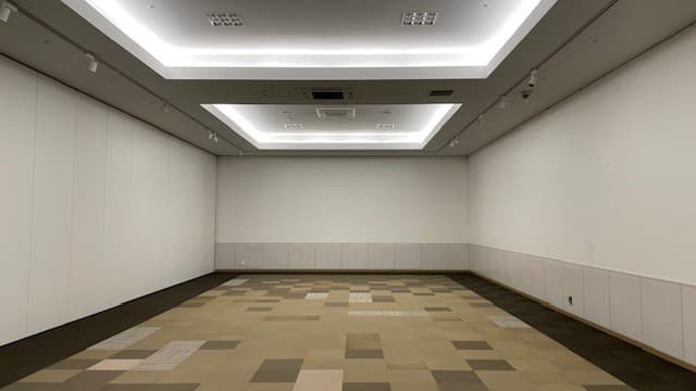 イオンホールB扉側より