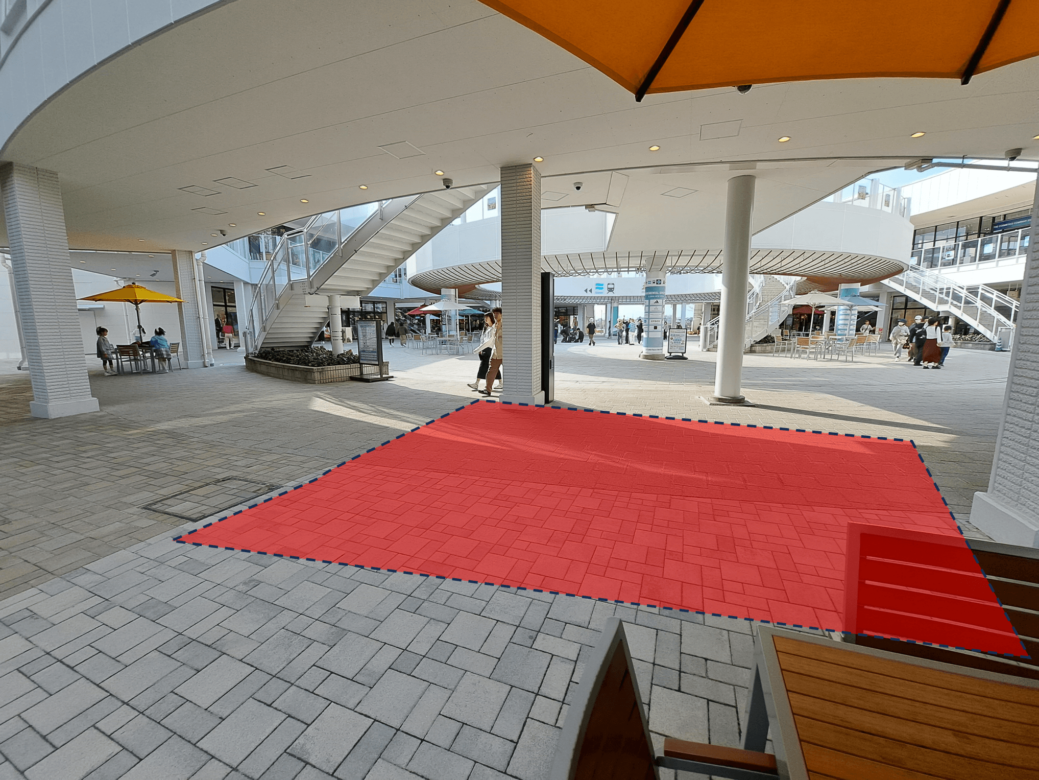 2nd Ave.1F(ナノ・ユニバース前)