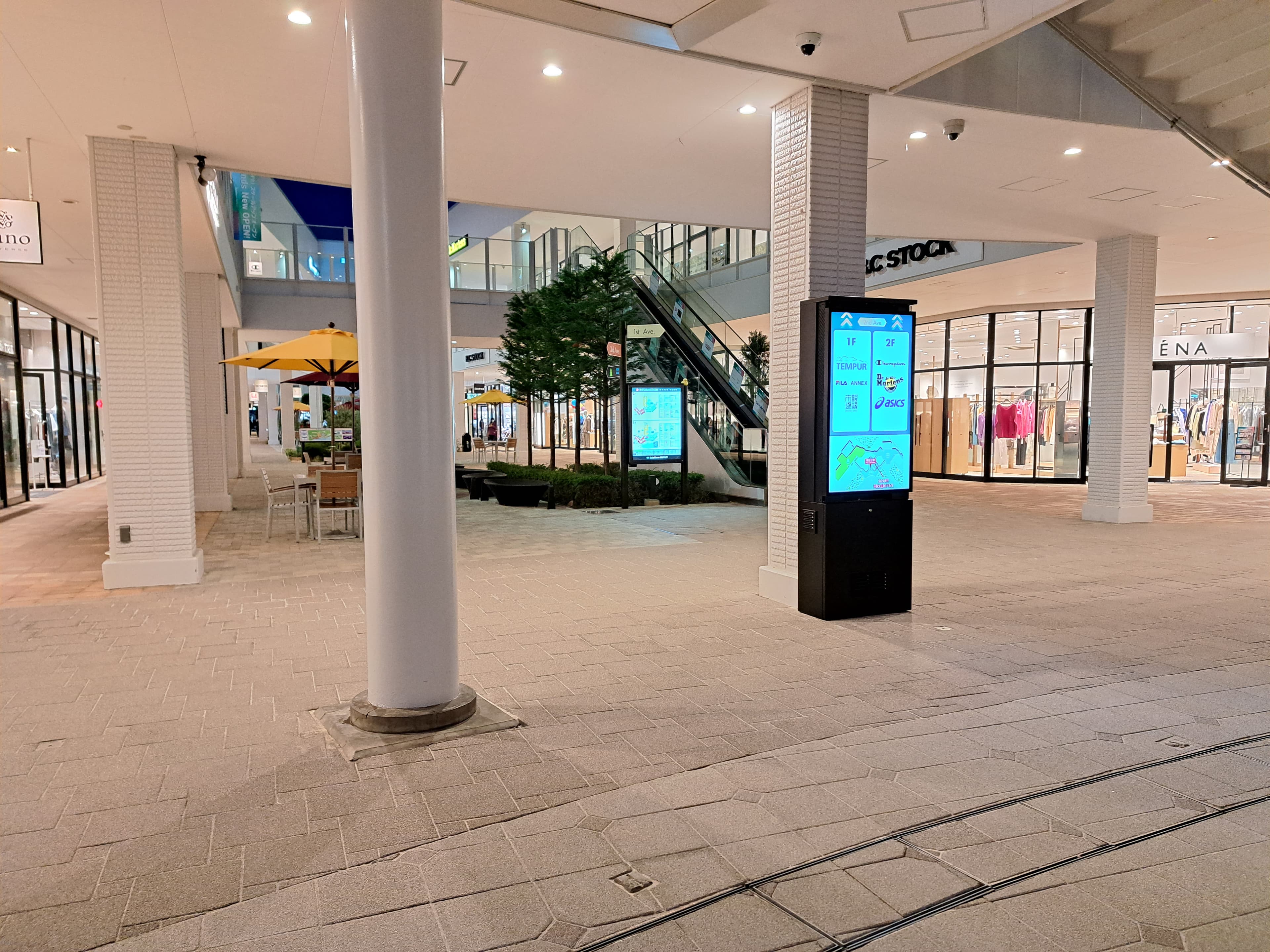 2nd Ave.1F(ナノ・ユニバース前)2