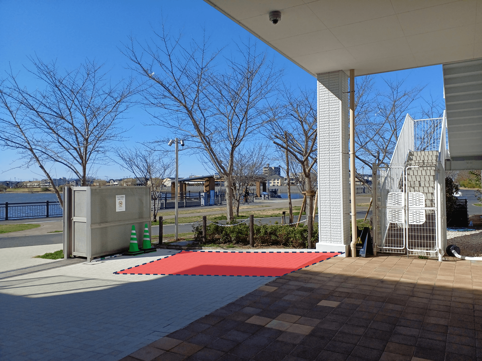 3rd Ave.1F(イネド/エフデ前)