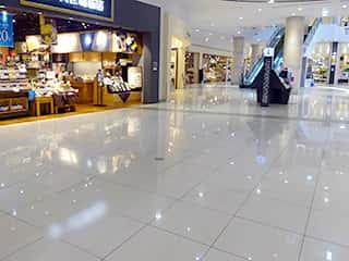 物販スペースB(久世福商店前)