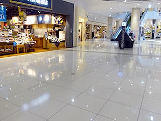 物販スペースB(久世福商店前)