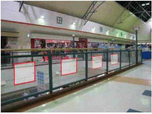 モール内広告 吹き抜けガラス