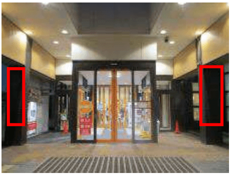 モール内広告 出入口柱1