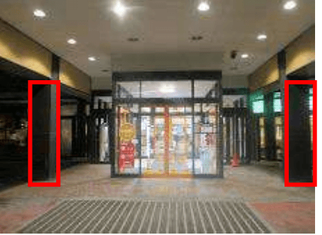 モール内広告 出入口柱