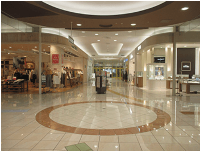 モール棟1F中央十字路