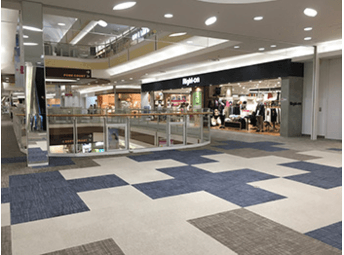 モール棟2F西エスカレーター前