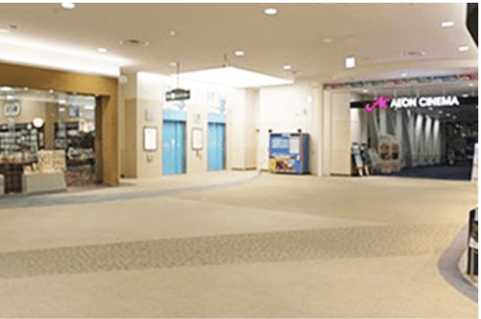 モール棟3F西入口前