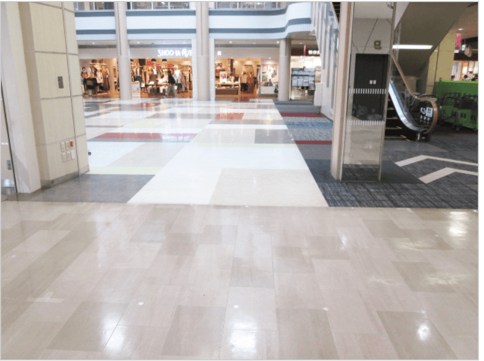 東エレベーター前A