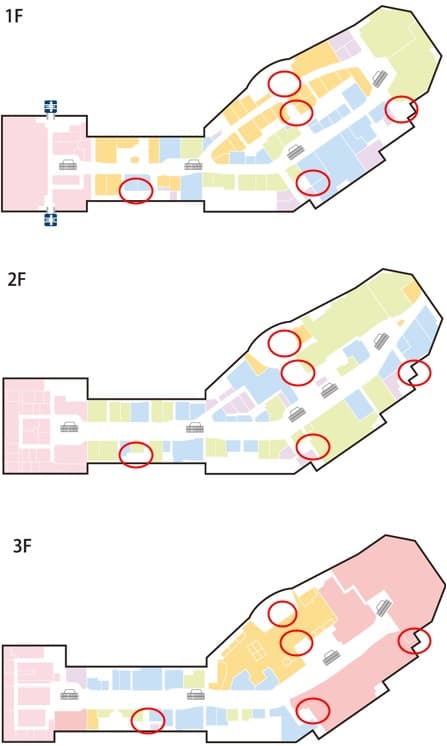 モール内広告 エレベーター扉1