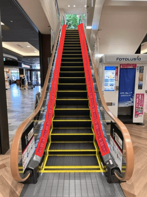 モール内広告 エスカレーターレーン