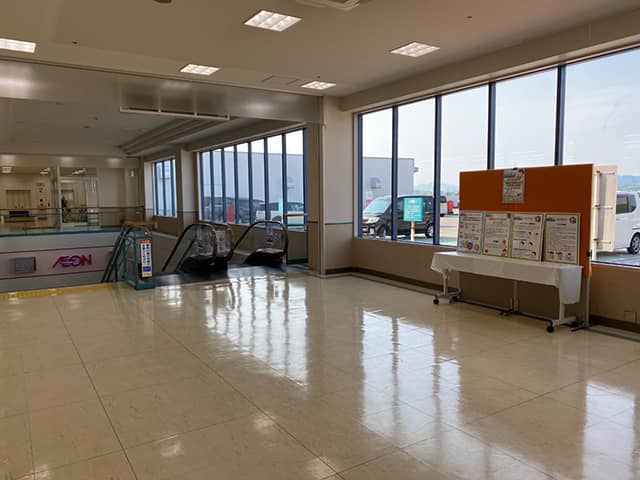 トイザらス前