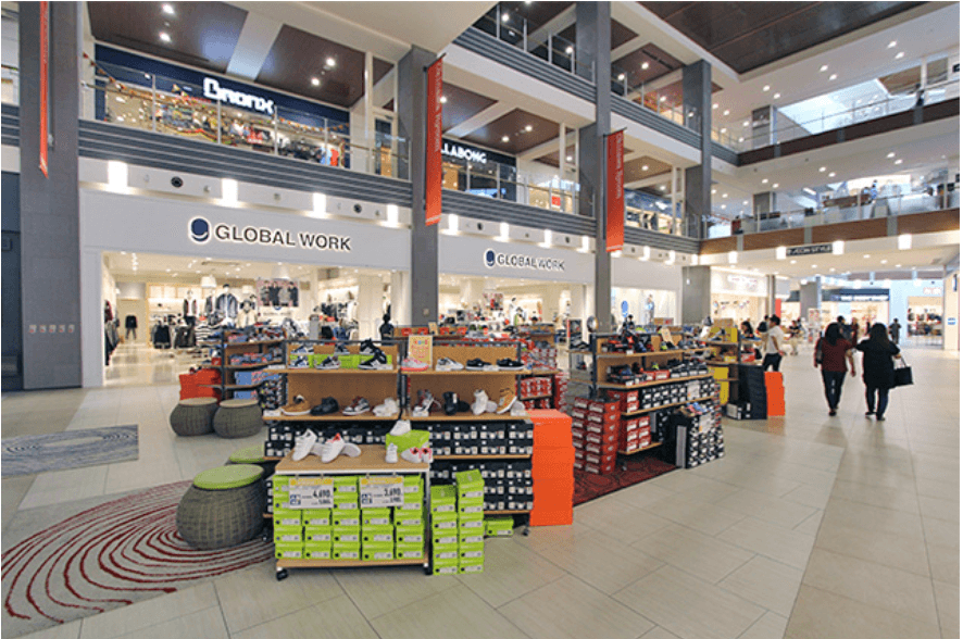 2F アクアEV前広場