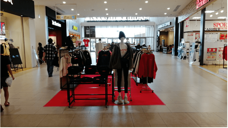 2F ヴィレッジ入口広場