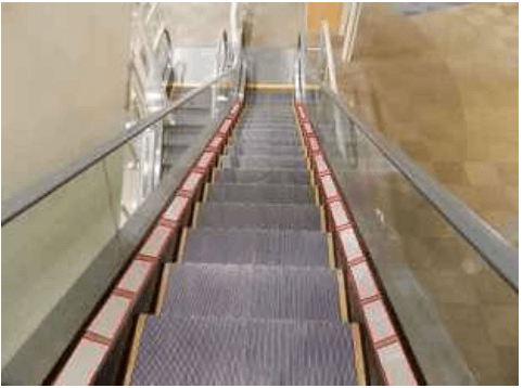 モール内広告 エスカレーター1