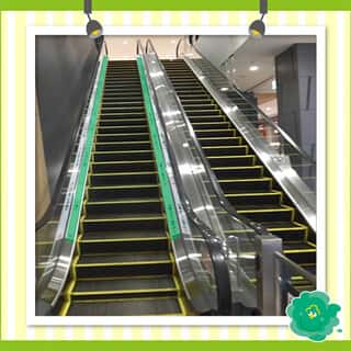 モール内広告 エスカレーター裾