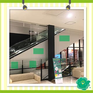 モール内広告 エスカレーター中央側面