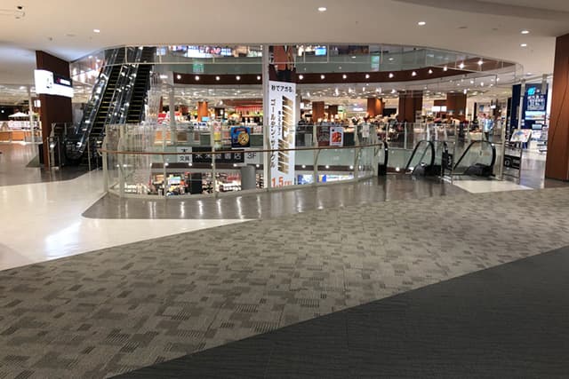 3階イーストスペース(タイムステーションNEO前ブリッジ)