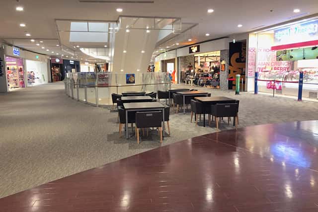 3階中央ブリッジ(サーティワンアイスクリーム前)