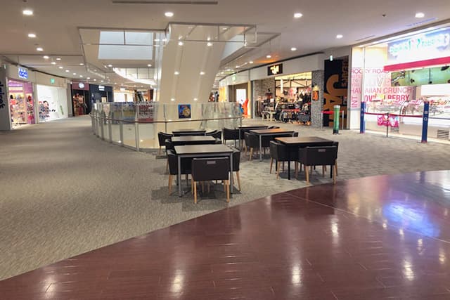 3階中央ブリッジ(サーティワンアイスクリーム前)