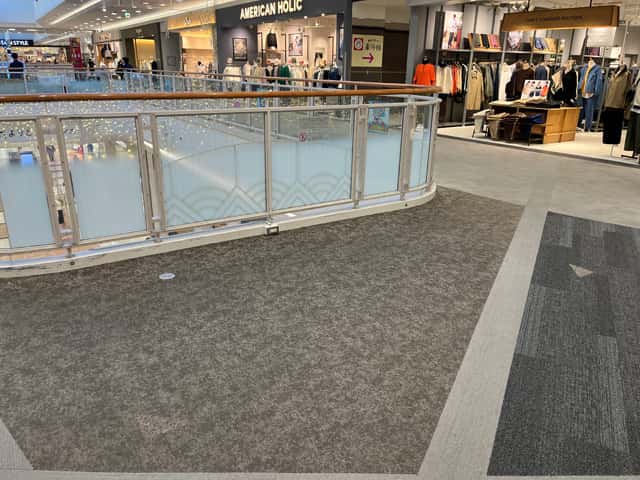 無印良品前デッキ