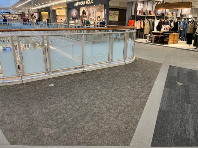 無印良品前デッキ